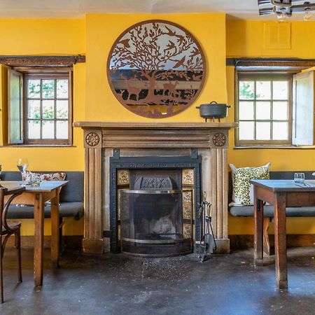 لاكوك Rising Sun Pub, Restaurant And Rooms المظهر الخارجي الصورة