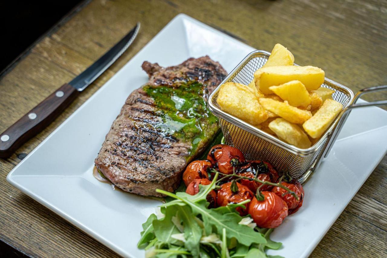 لاكوك Rising Sun Pub, Restaurant And Rooms المظهر الخارجي الصورة