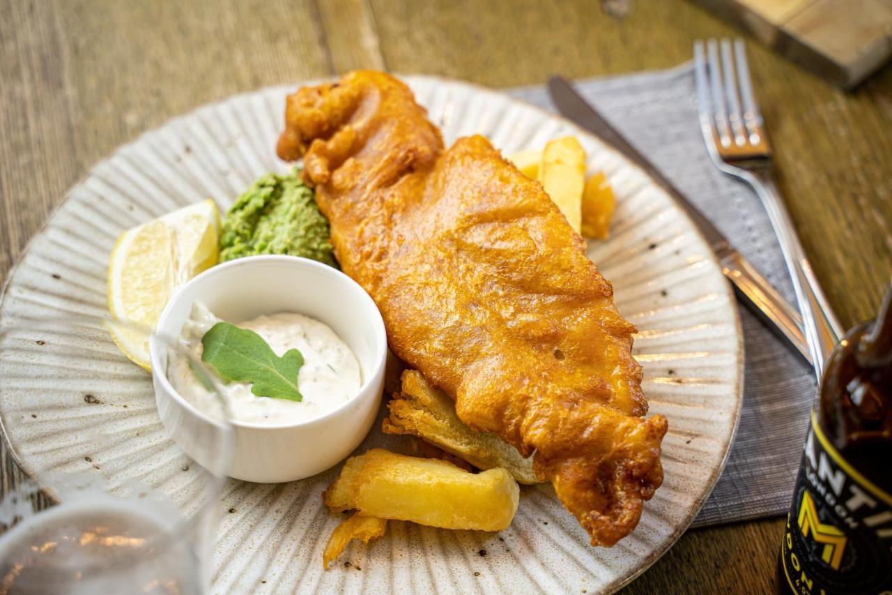 لاكوك Rising Sun Pub, Restaurant And Rooms المظهر الخارجي الصورة