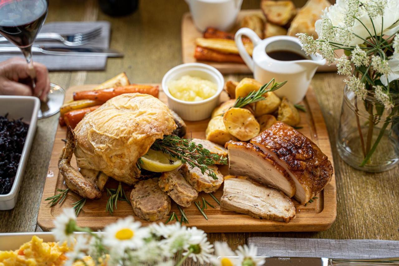 لاكوك Rising Sun Pub, Restaurant And Rooms المظهر الخارجي الصورة