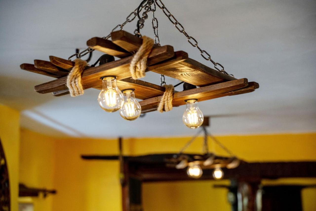 لاكوك Rising Sun Pub, Restaurant And Rooms المظهر الخارجي الصورة
